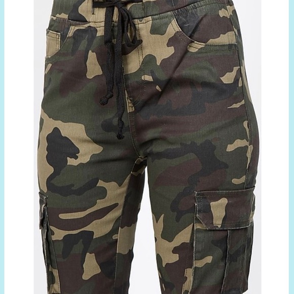 ❌SOLD‼️NWT Camo Joggers - Picture 3 of 4